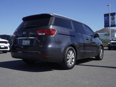 Used 2017 Kia Sedona LX w/ LX Essentials Premium Package image 4