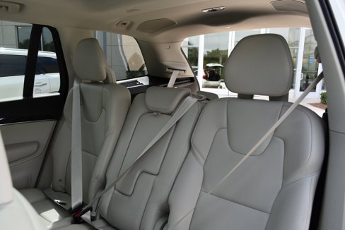Used 2018 Volvo XC90 T6 Momentum w/ Convenience Package image 29