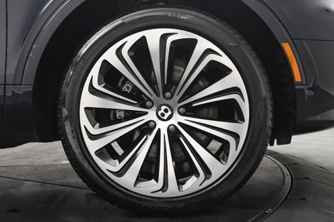 Used 2023 Bentley Bentayga image 33