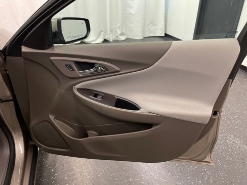 Used 2022 Chevrolet Malibu LS image 7