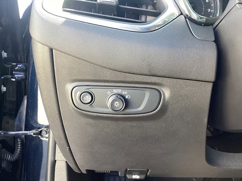 Used 2020 Chevrolet Equinox LT image 17
