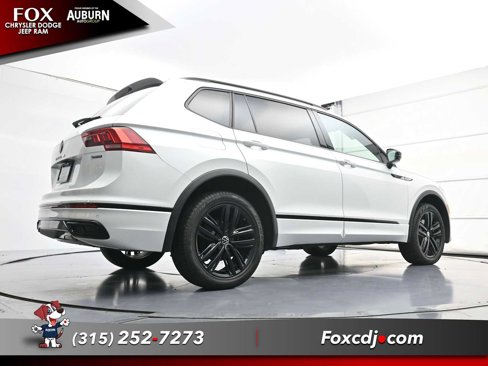 Used 2022 Volkswagen Tiguan SE R-Line image 23