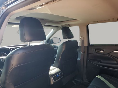 Used 2016 Toyota Highlander XLE image 18