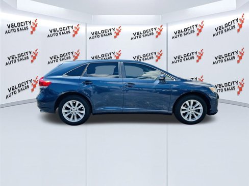 Used 2015 Toyota Venza LE image 2
