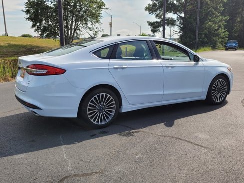 Used 2018 Ford Fusion SE w/ Fusion SE Technology Package image 12