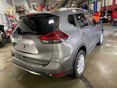 Used 2018 Nissan Rogue SV w/ Premium Package image 4