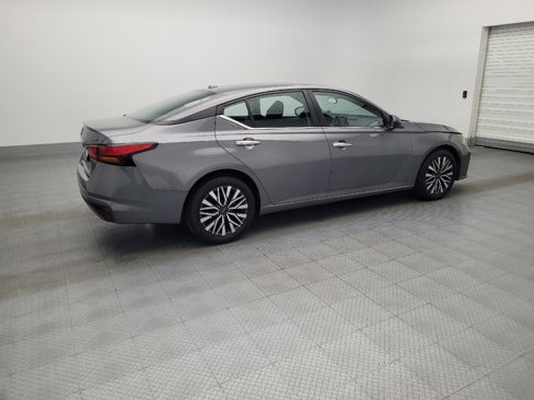 Used 2024 Nissan Altima 2.5 SV image 10