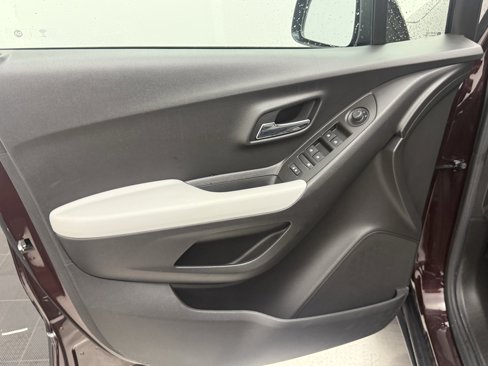 Used 2020 Chevrolet Trax LS w/ Tint and Cruise Package image 12
