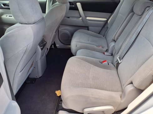 Used 2013 Toyota Highlander Plus image 4