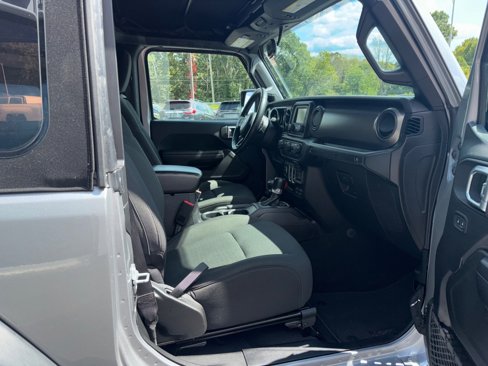 Used 2018 Jeep Wrangler Sport image 36