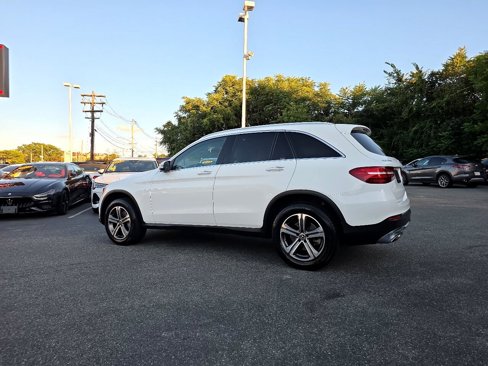 Used 2019 Mercedes-Benz GLC 300 4MATIC w/ Premium Package image 9