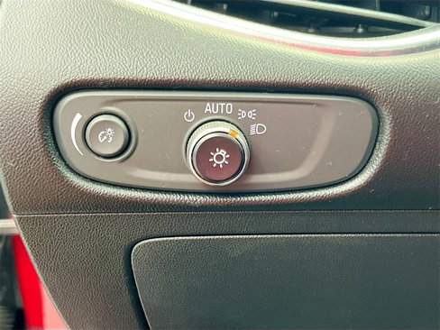 Used 2018 Chevrolet Malibu LT w/ Leather Package image 10