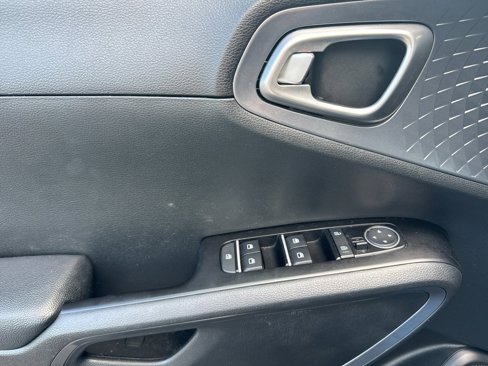 Used 2023 Kia Soul EX image 11