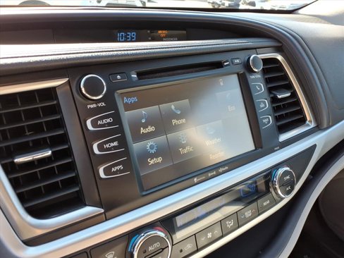 Used 2018 Toyota Highlander LE image 16