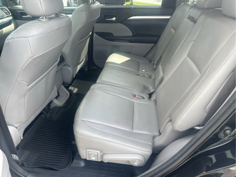 Used 2018 Toyota Highlander XLE image 22