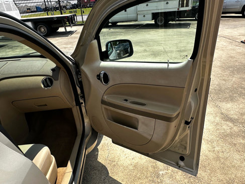 Used 2009 Chevrolet HHR LS image 29