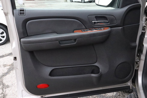 Used 2008 GMC Yukon XL SLT w/ SLT Preferred Equipment Group image 15