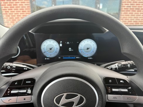 Used 2024 Hyundai Elantra SEL image 13