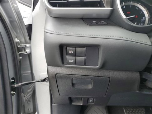 Used 2021 Toyota Highlander XLE image 22