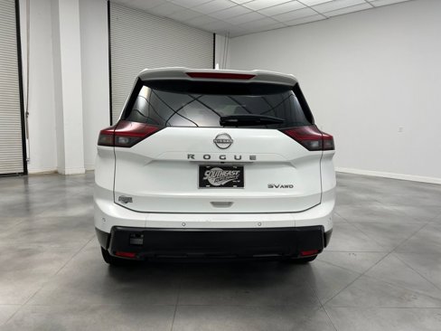 Used 2024 Nissan Rogue SV image 6