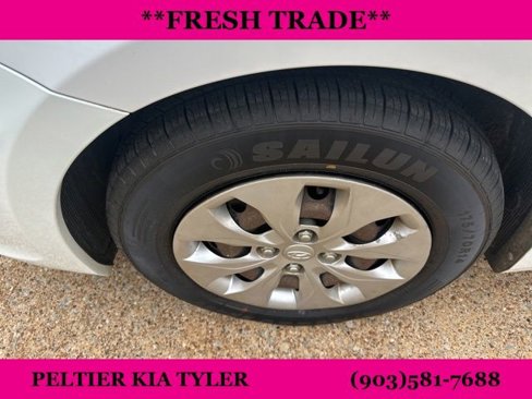 Used 2016 Hyundai Accent SE image 5