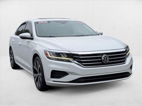 Used 2022 Volkswagen Passat 2.0T SE image 3