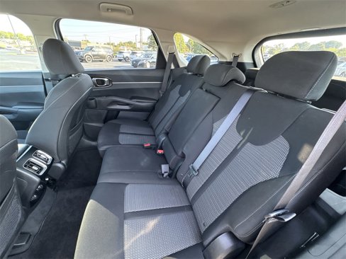 Used 2023 Kia Sorento LX image 22