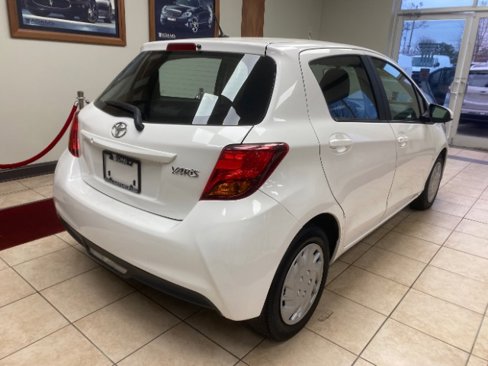 Used 2015 Toyota Yaris L image 3