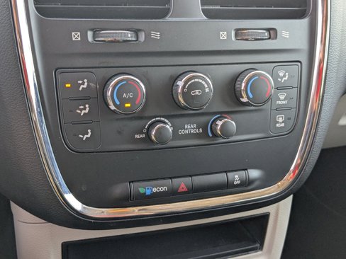 Used 2017 Dodge Grand Caravan SE image 20