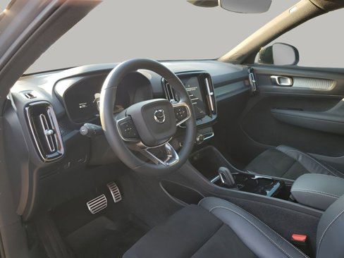 Used 2022 Volvo XC40 P8 Recharge Plus image 25