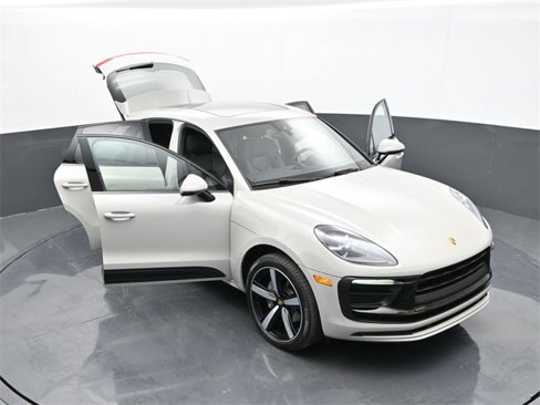 Certified 2022 Porsche Macan image 35