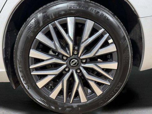 Used 2025 Nissan Altima 2.5 SV image 17
