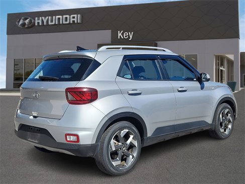 Certified 2021 Hyundai Venue SEL w/ Premium Package image 3