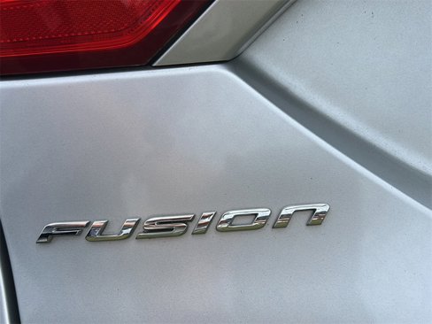Used 2015 Ford Fusion SE image 8