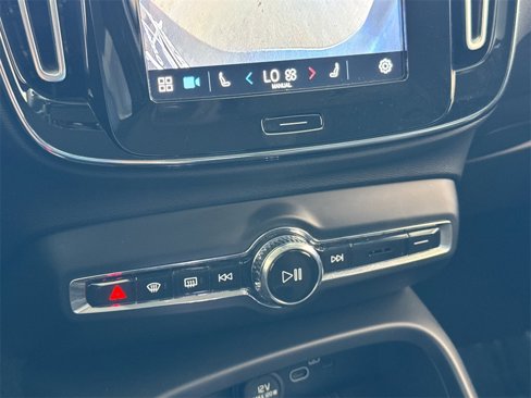 Certified 2025 Volvo XC40 B5 Plus image 20