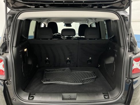 Used 2023 Jeep Renegade Latitude image 14