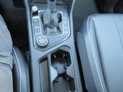 Used 2022 Volkswagen Tiguan SE image 19