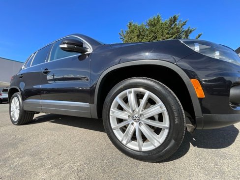 Used 2012 Volkswagen Tiguan SE image 10