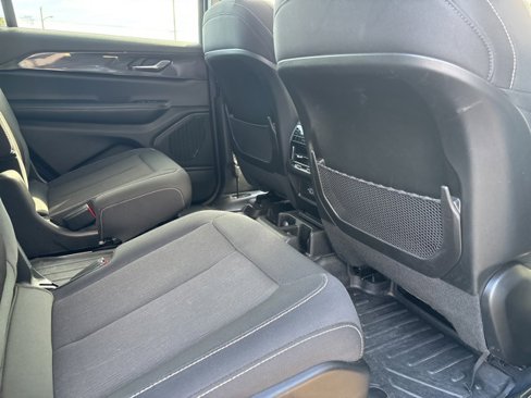 Used 2023 Jeep Grand Cherokee L Laredo image 16