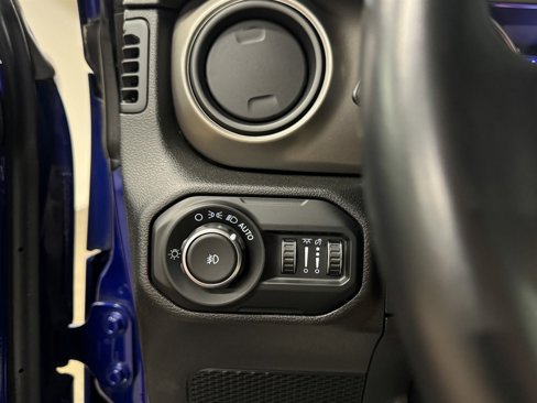 Used 2018 Jeep Wrangler Unlimited Sport S image 32