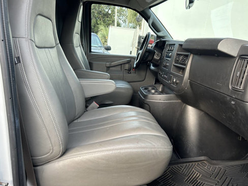 Used 2019 GMC Savana 2500 Extended w/ Communications Package image 9