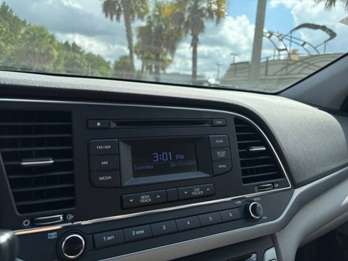 Used 2017 Hyundai Elantra SE image 16