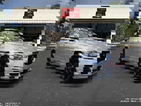 Used 2018 Jaguar XE Prestige image 1