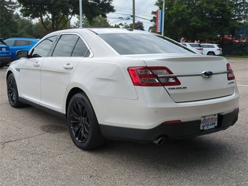 Used 2019 Ford Taurus Limited image 3