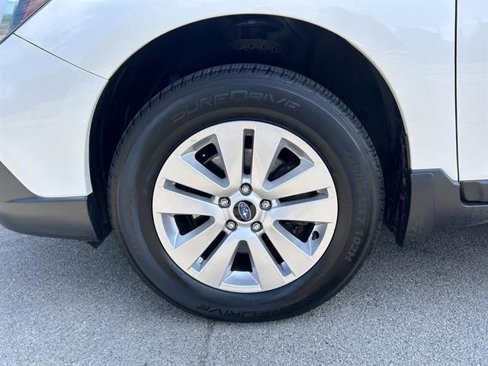 Used 2018 Subaru Outback 2.5i Premium image 11