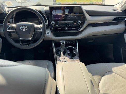 Used 2021 Toyota Highlander Limited image 9