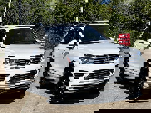 Used 2017 Volkswagen Touareg Wolfsburg Edition image 2