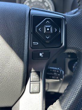 Used 2022 Toyota Tacoma TRD Off-Road image 34
