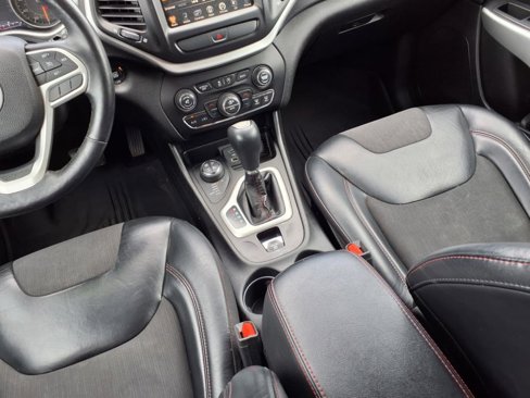 Used 2017 Jeep Cherokee Trailhawk w/ Comfort & Convenience Group image 10