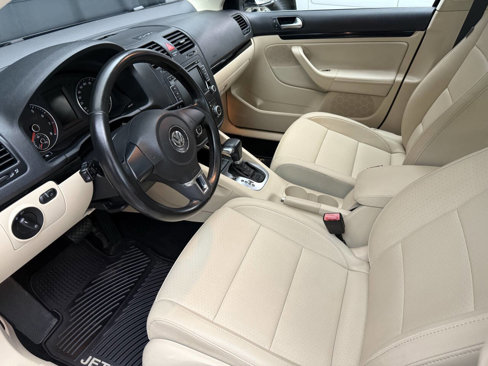 Used 2010 Volkswagen Jetta SEL image 12